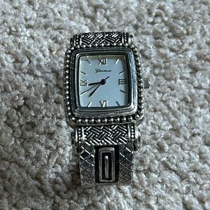 Geneva Platinum women’s vintage silver/black bangle bracelet watch one‎ size